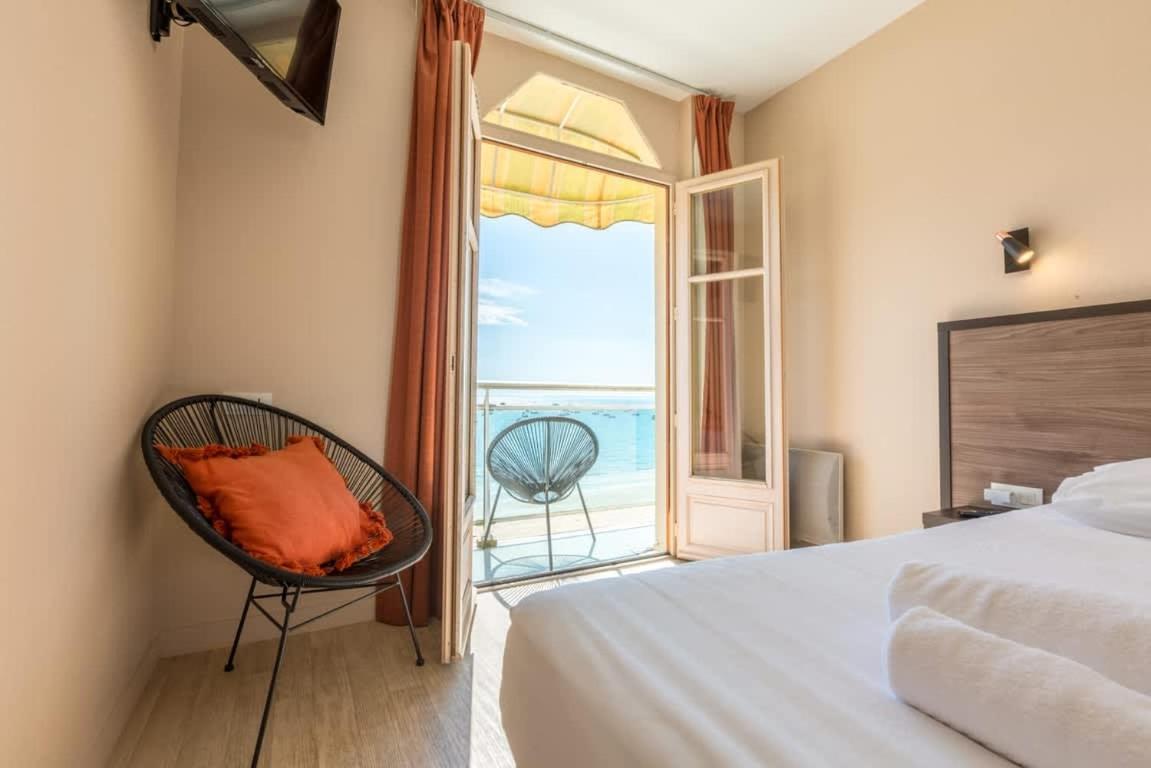 Les Pieds Dans L'Eau - Bel Appartement - Vue Mer Cancale Bagian luar foto